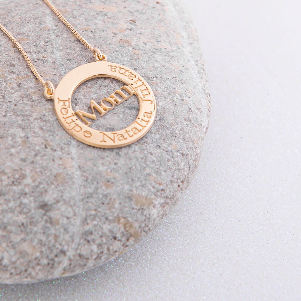 Engraved Mom Hollow Circle Necklace-3