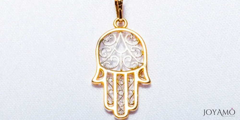 What are the hamsa necklace uses or benefits?